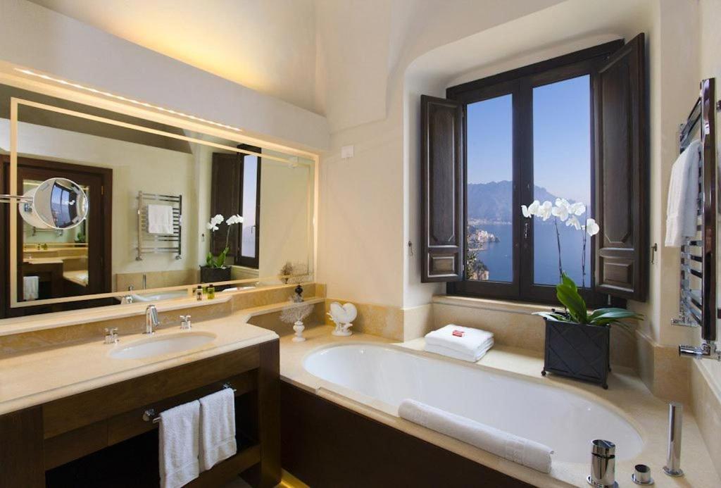 Deluxe Suite Sea View
